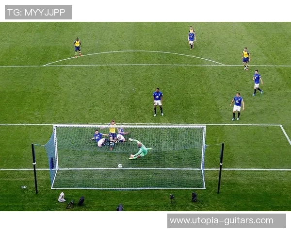 那些在球场上懒散踢球的足球明星们背后的故事与原因